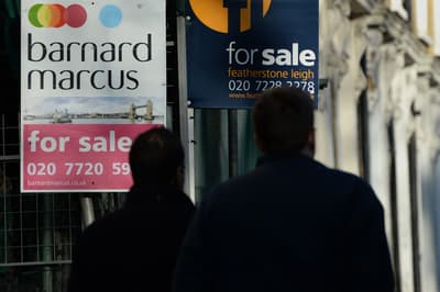 Housing market ‘struggling for momentum amid global uncertainty’